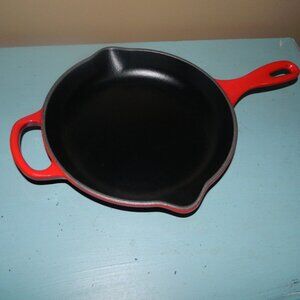Le Creuset Cast Iron Traditional Skillet 9" Cerise Red